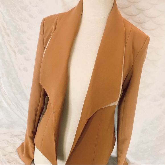 💎5/$25💎 Pretty Little Thing Camel Blazer - Picture 2 of 8